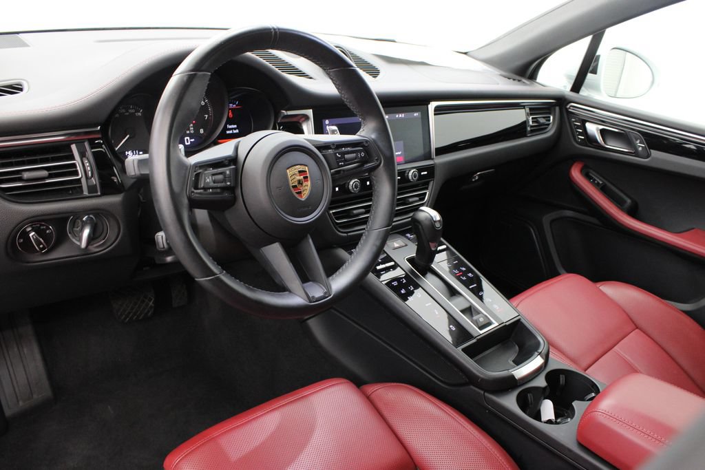 Certified 2024 Porsche Macan AWD/4WD image 4
