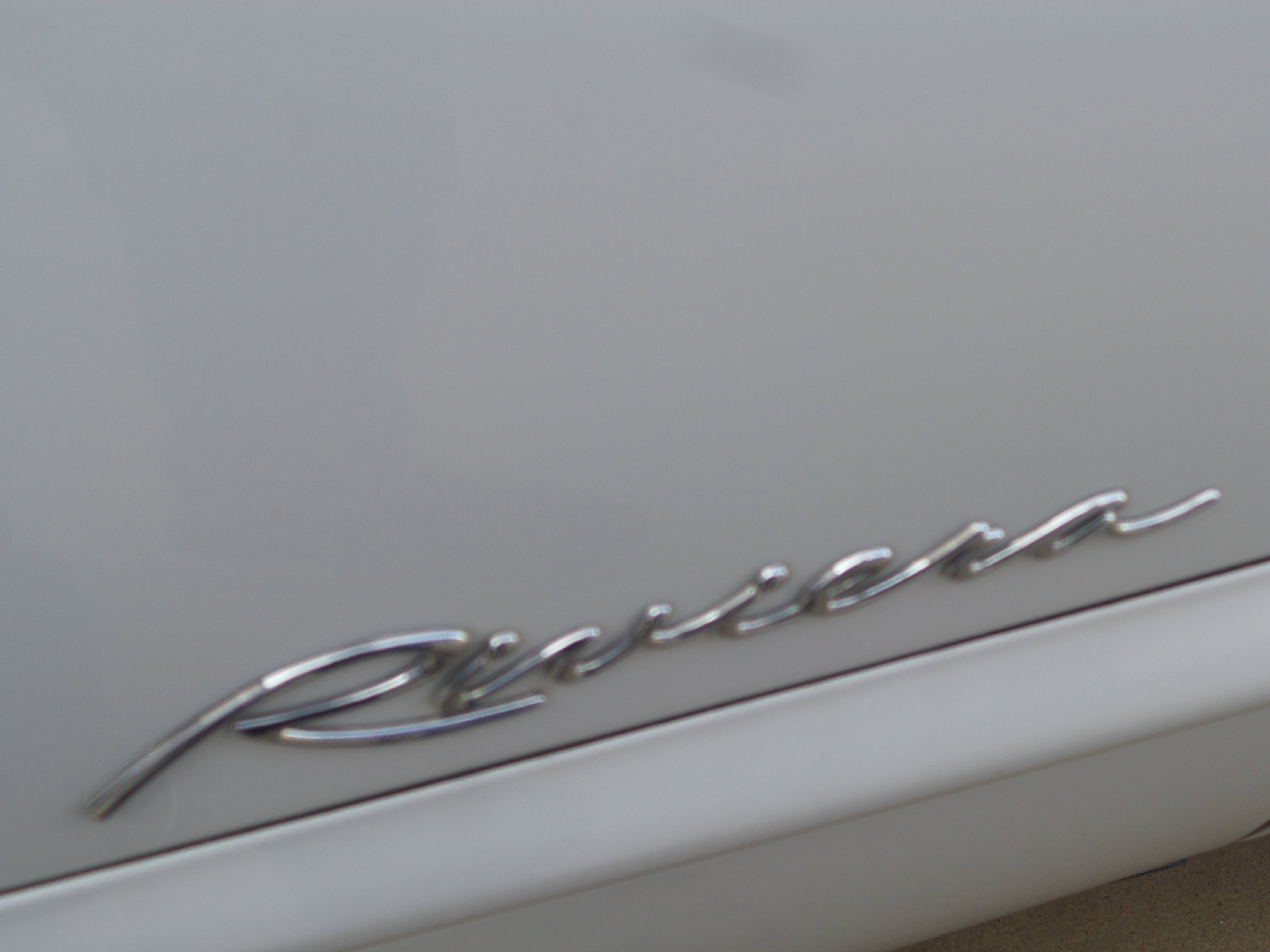 Used 1995 Buick Riviera Coupe image 29