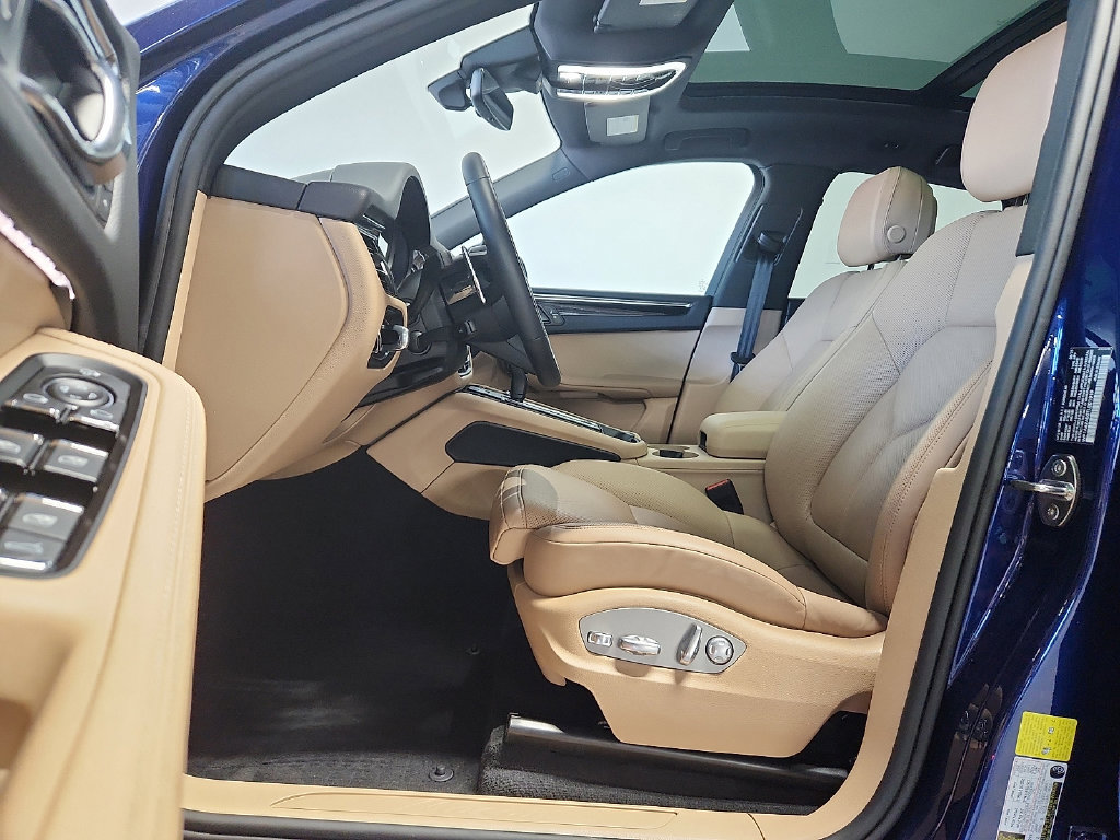 Used 2026 Porsche Macan AWD/4WD image 5