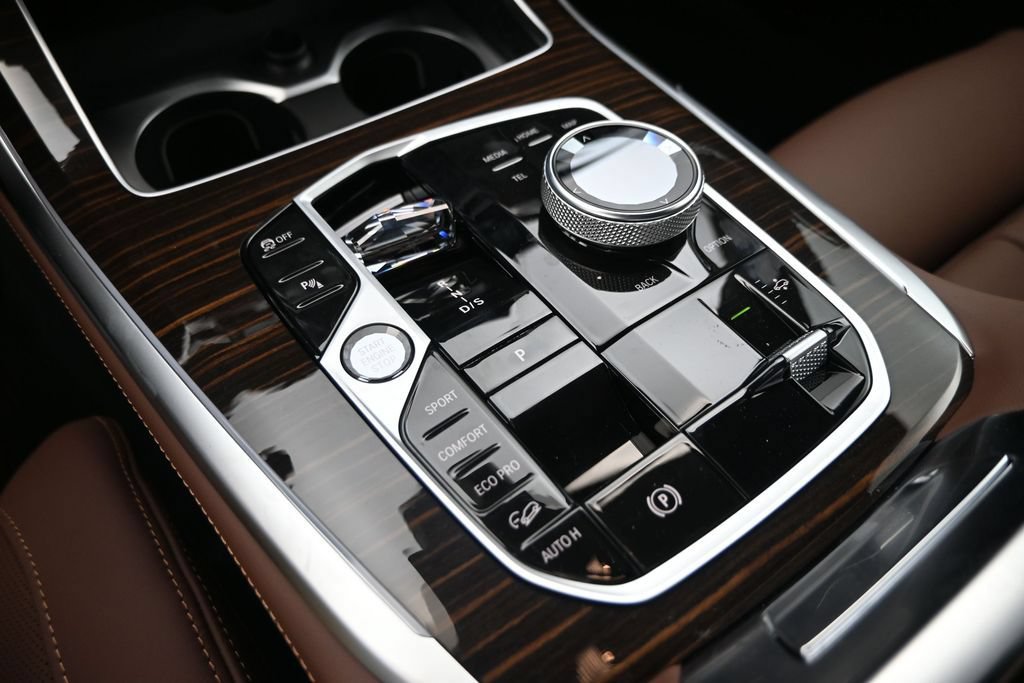 New 2027 BMW X7 M60i AWD/4WD image 16