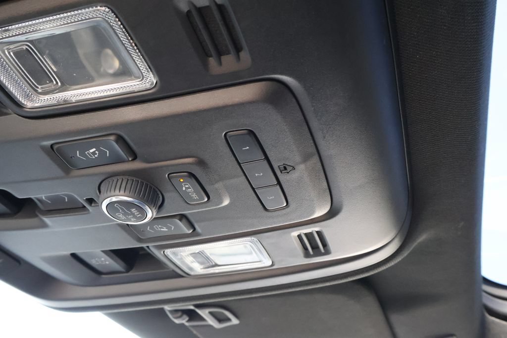 Used 2022 GMC Yukon XL Denali AWD/4WD image 31