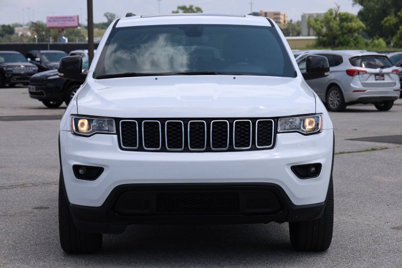 Used 2019 Jeep Grand Cherokee Limited AWD/4WD image 2
