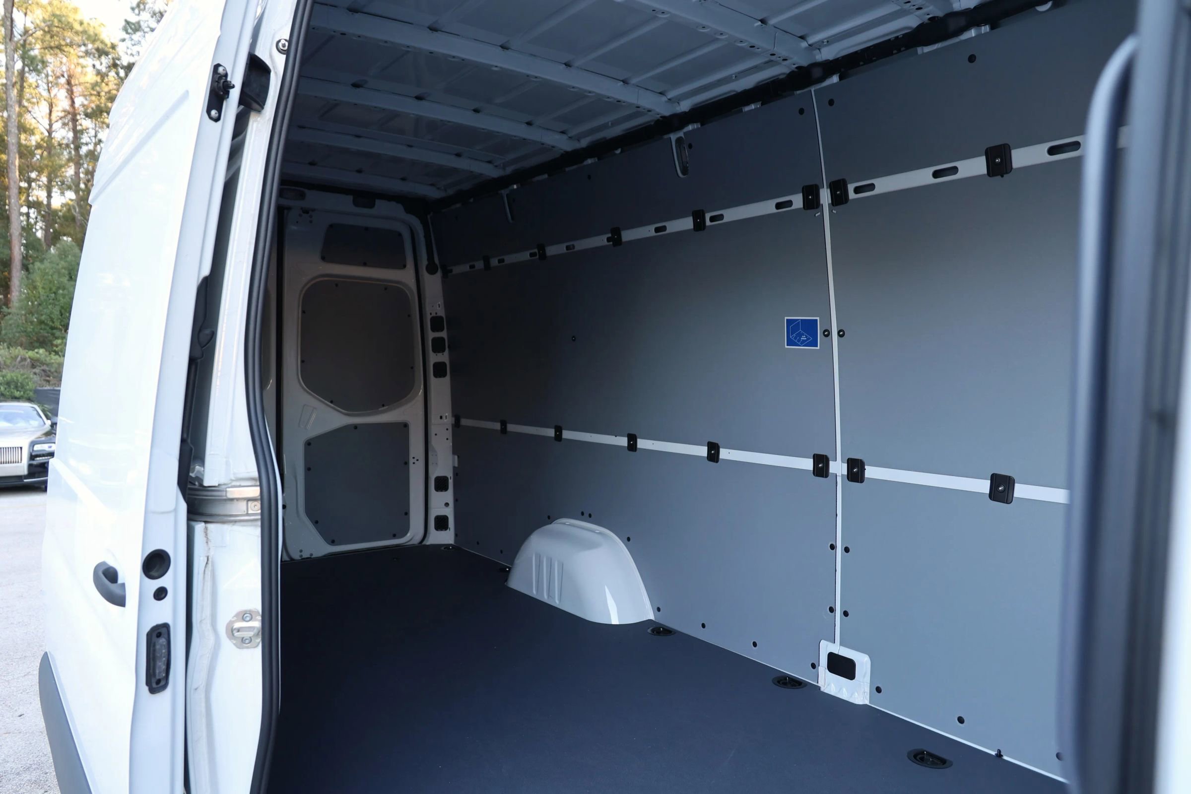 Used 2024 Mercedes-Benz eSprinter 170 Cargo image 25