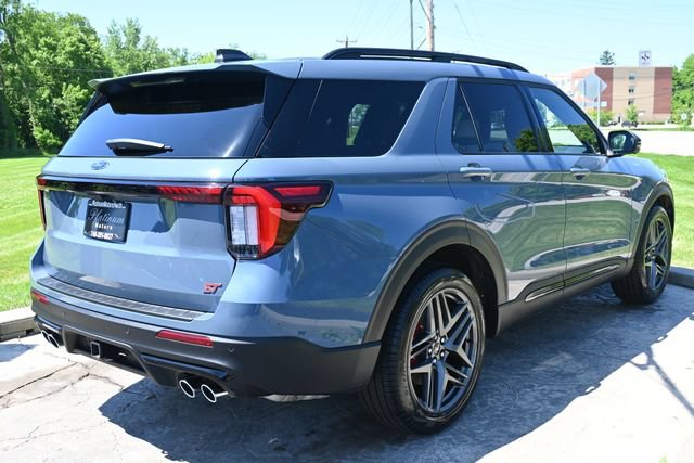 Used 2025 Ford Explorer ST AWD/4WD image 5