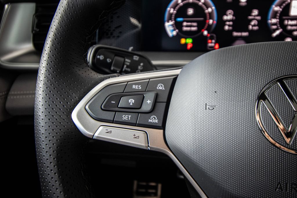 New 2026 Volkswagen Tiguan SE R-Line FWD image 38