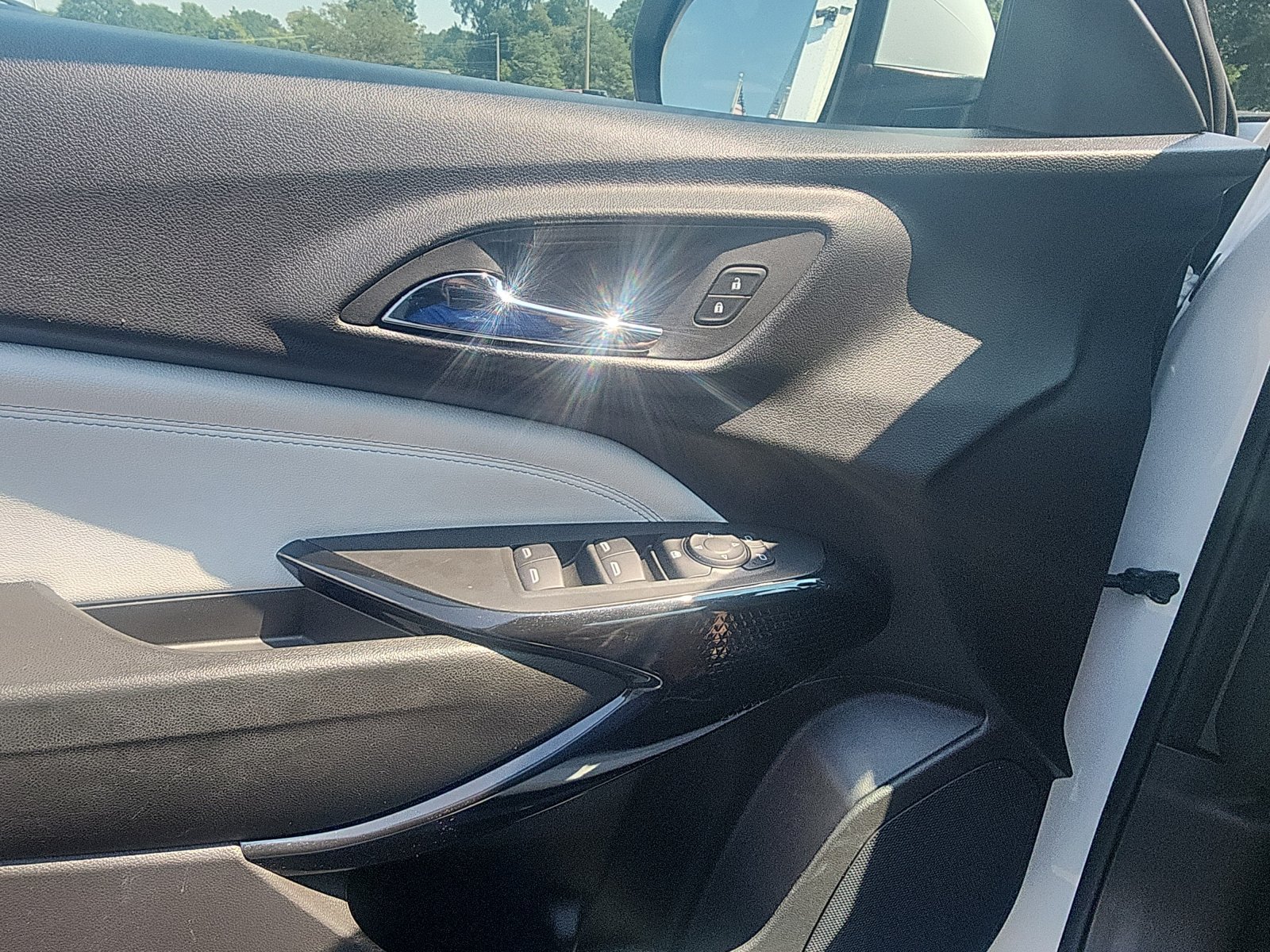Used 2025 Chevrolet Trax LT FWD image 18