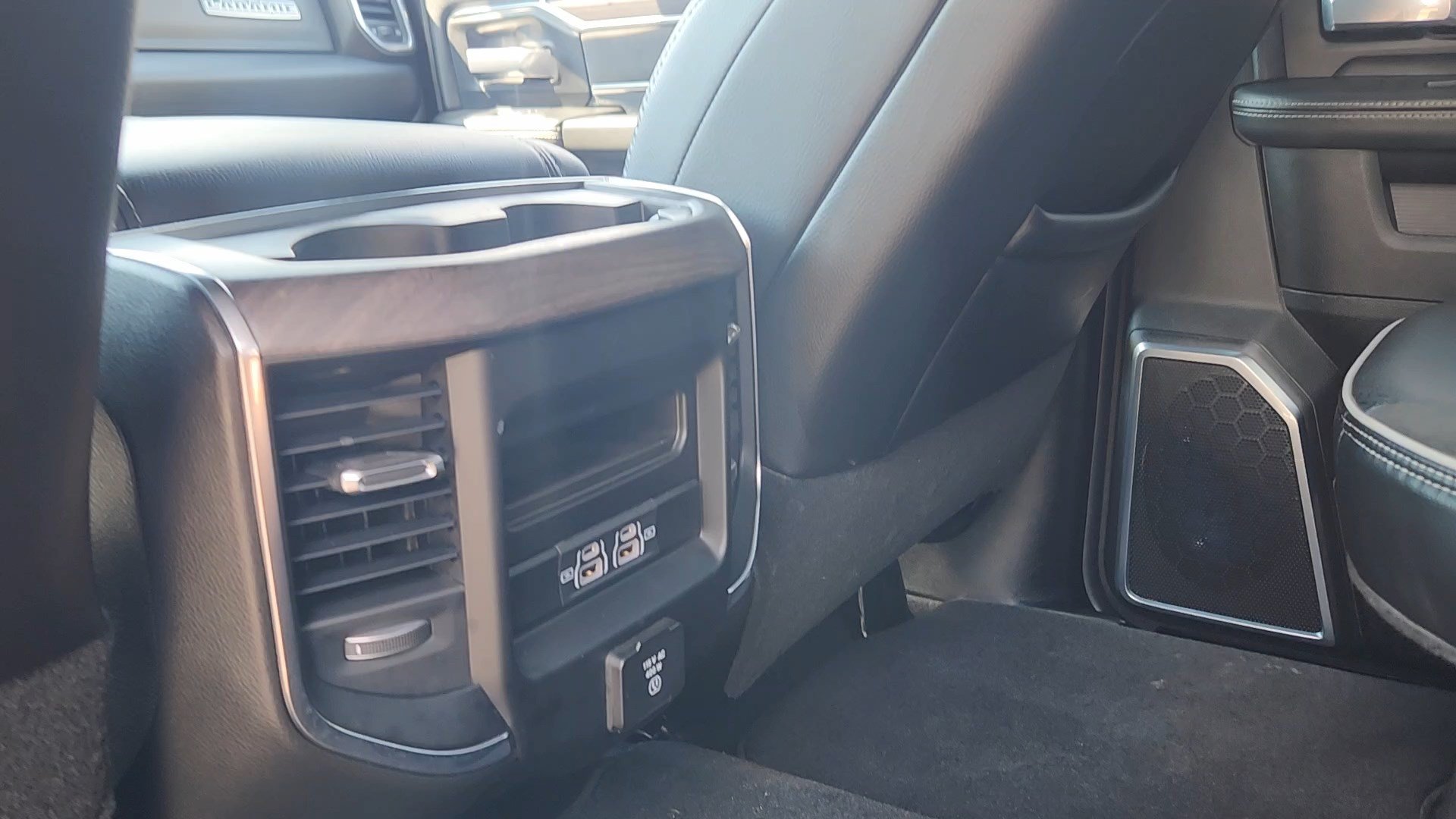 Used 2025 RAM 2500 Laramie AWD/4WD image 39
