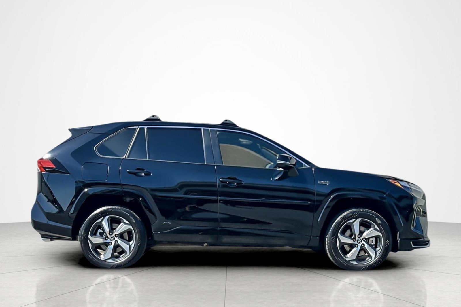 Used 2024 Toyota RAV4 SE w/ Weather & Moonroof Package AWD/4WD image 6