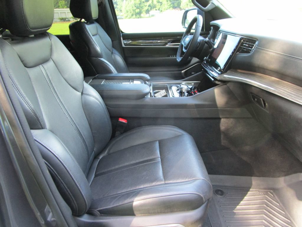 Used 2022 Jeep Wagoneer Series III AWD/4WD image 29