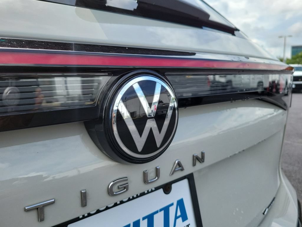 Used 2025 Volkswagen Tiguan SEL R-Line AWD/4WD image 33