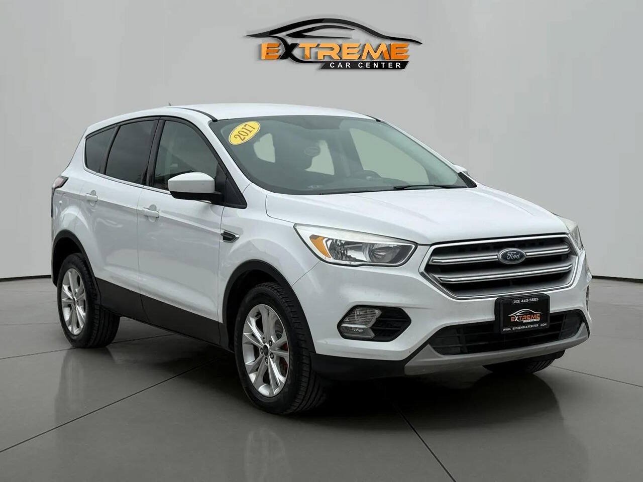 Used 2017 Ford Escape SE w/ SE Cold Weather Package AWD/4WD image 8