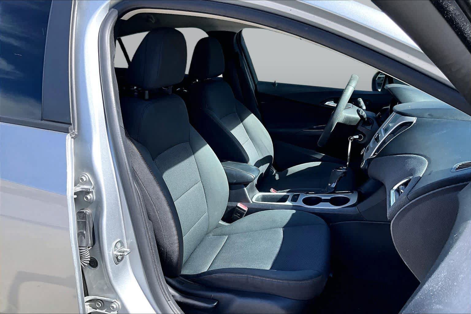 Used 2017 Chevrolet Cruze LS FWD image 8