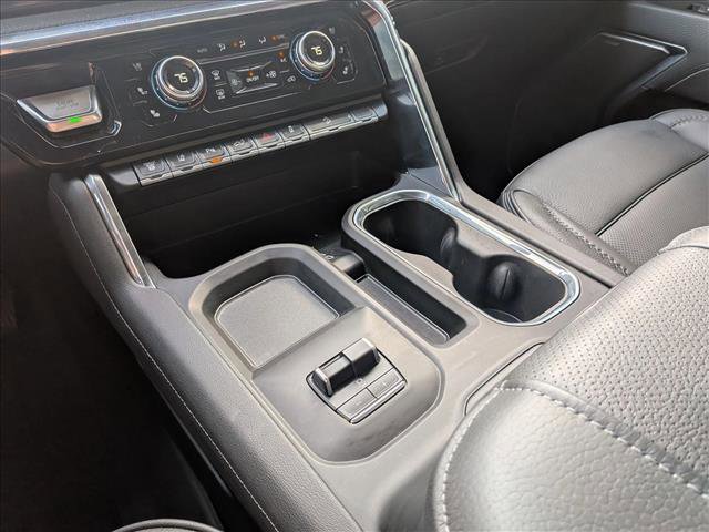 Used 2025 GMC Sierra 3500 Denali w/ Denali Reserve Package image 16