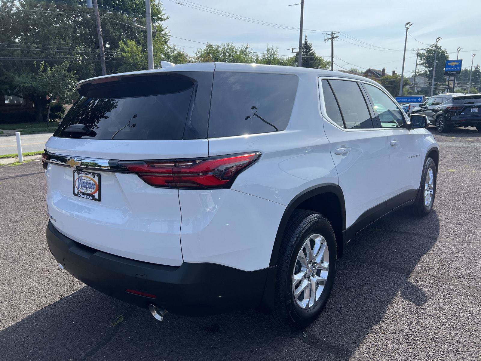 Used 2023 Chevrolet Traverse LS w/ Safety Package AWD/4WD image 7