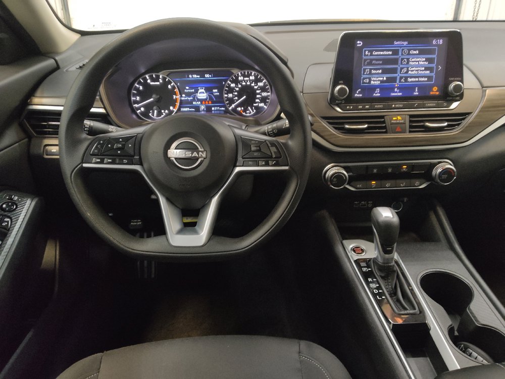 Used 2025 Nissan Altima 2.5 SV FWD image 22