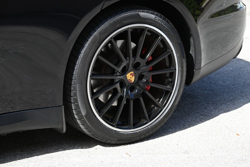 Used 2015 Porsche Panamera GTS AWD/4WD image 9