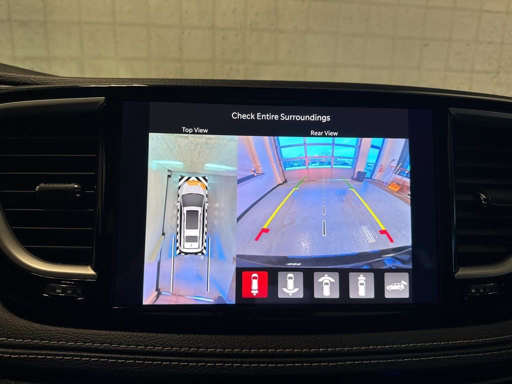 New 2026 Chrysler Pacifica Select image 30