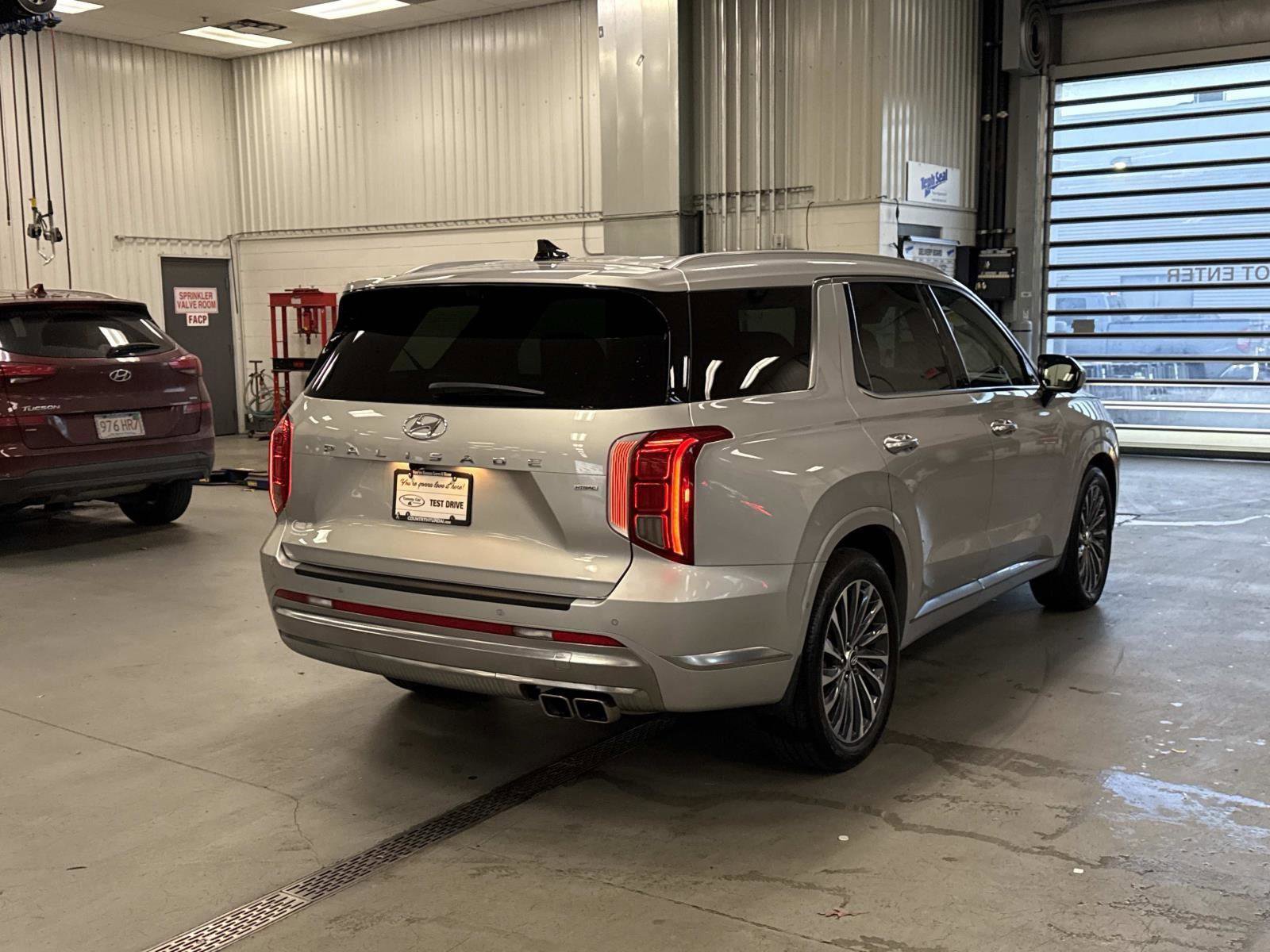 Used 2024 Hyundai Palisade Calligraphy image 5