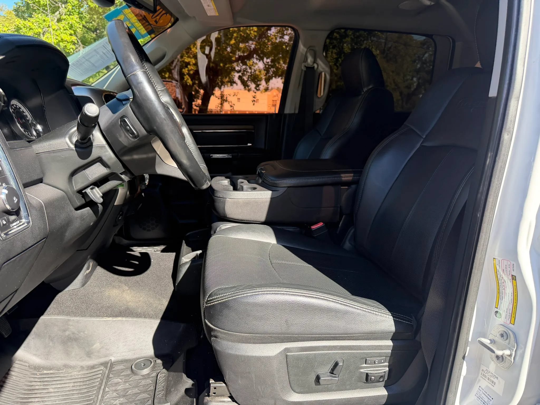 Used 2018 RAM 2500 Laramie AWD/4WD image 9