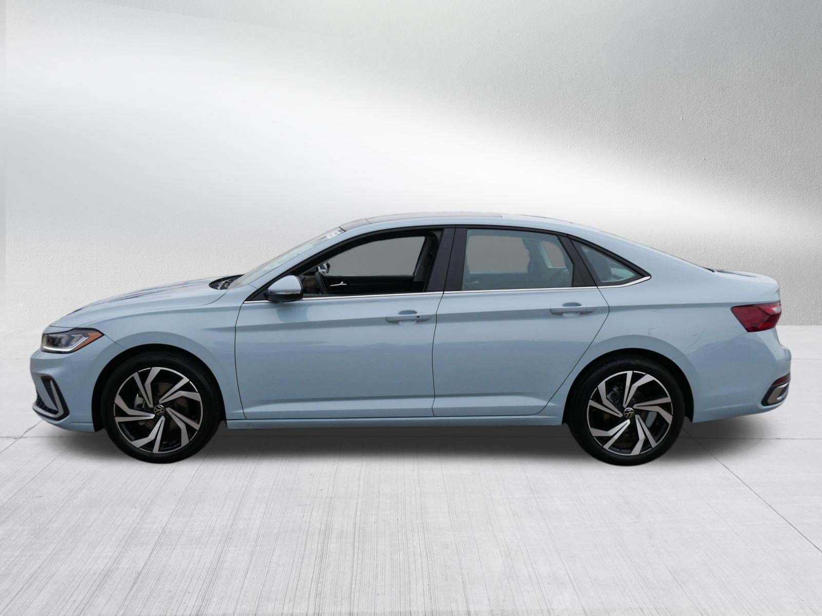 Used 2026 Volkswagen Jetta SEL FWD image 4