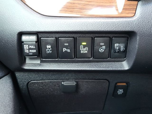 Used 2017 Toyota Sienna Limited Premium image 22