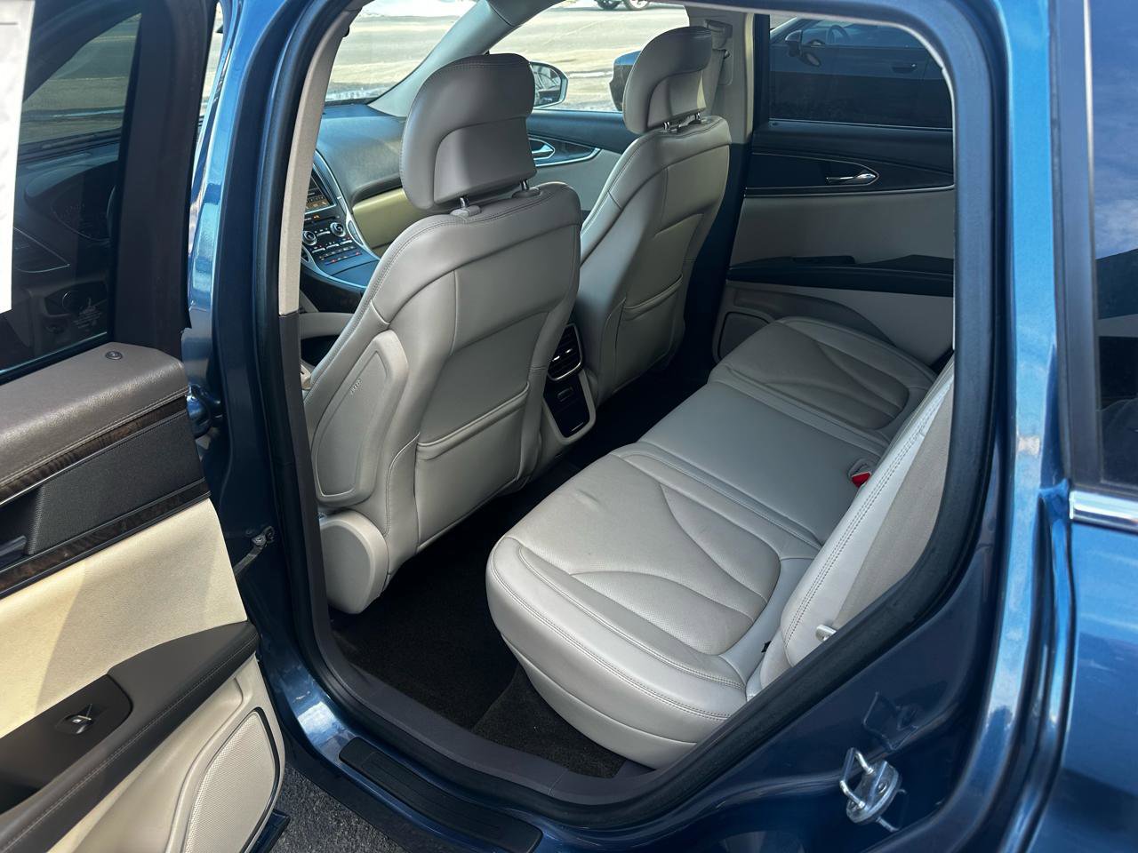 Used 2018 Lincoln MKX Reserve w/ Driver Assistance Package AWD/4WD image 10