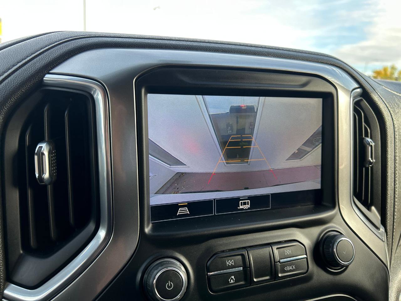 Used 2022 Chevrolet Silverado 1500 LT Trail Boss w/ Convenience Package II image 10