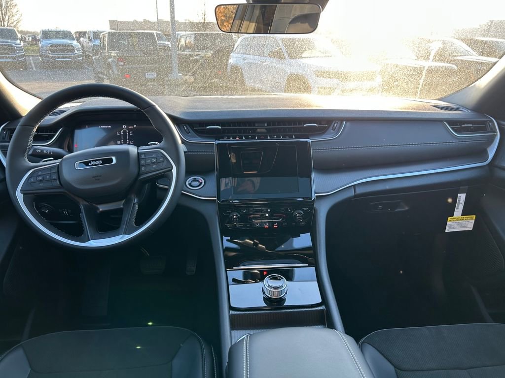 New 2025 Jeep Grand Cherokee L Altitude image 9