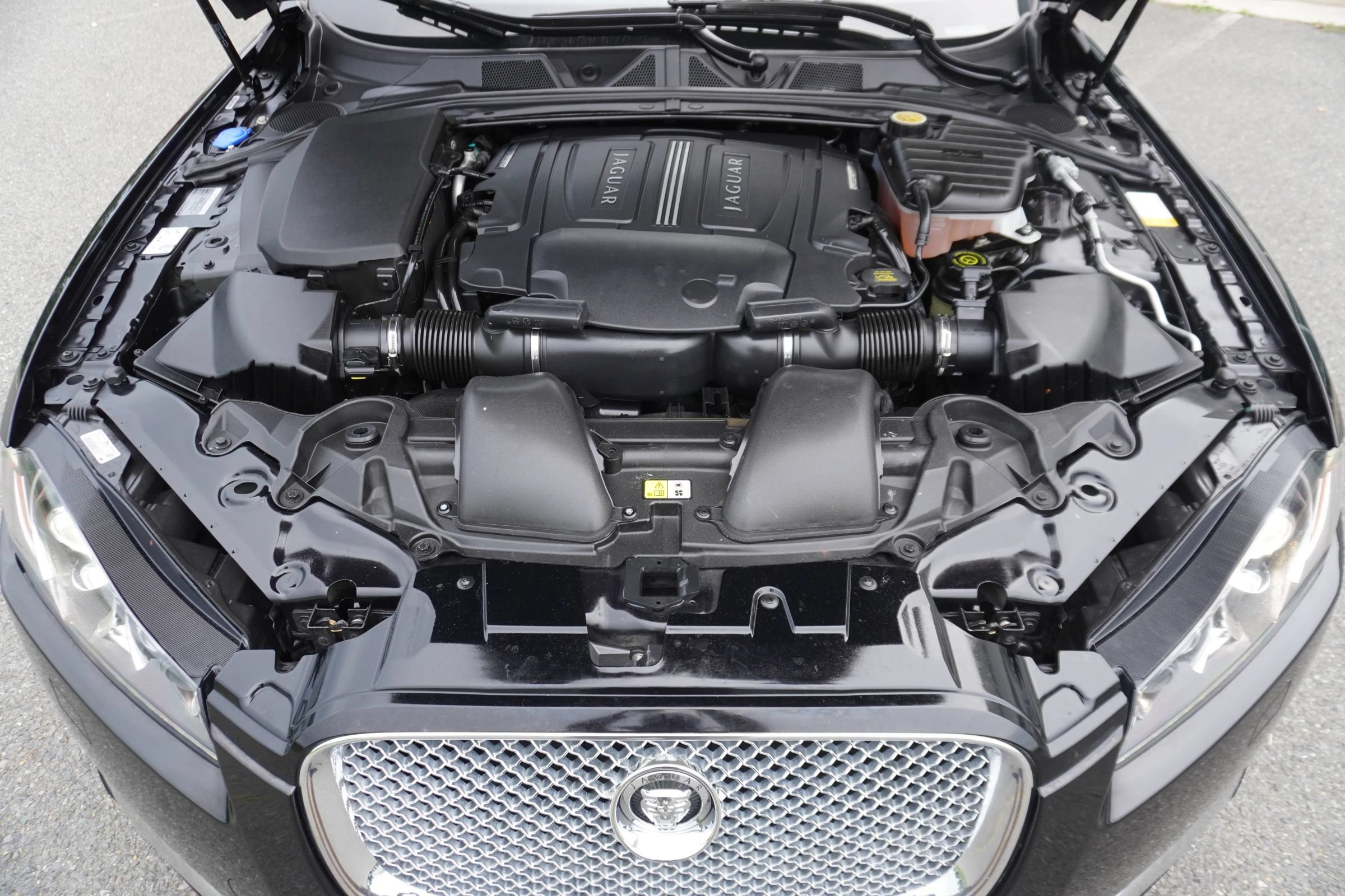 Used 2013 Jaguar XF 3.0 RWD image 26