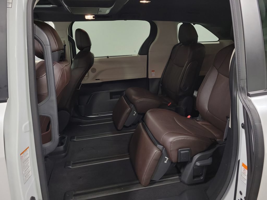 Used 2024 Toyota Sienna Platinum AWD/4WD image 26