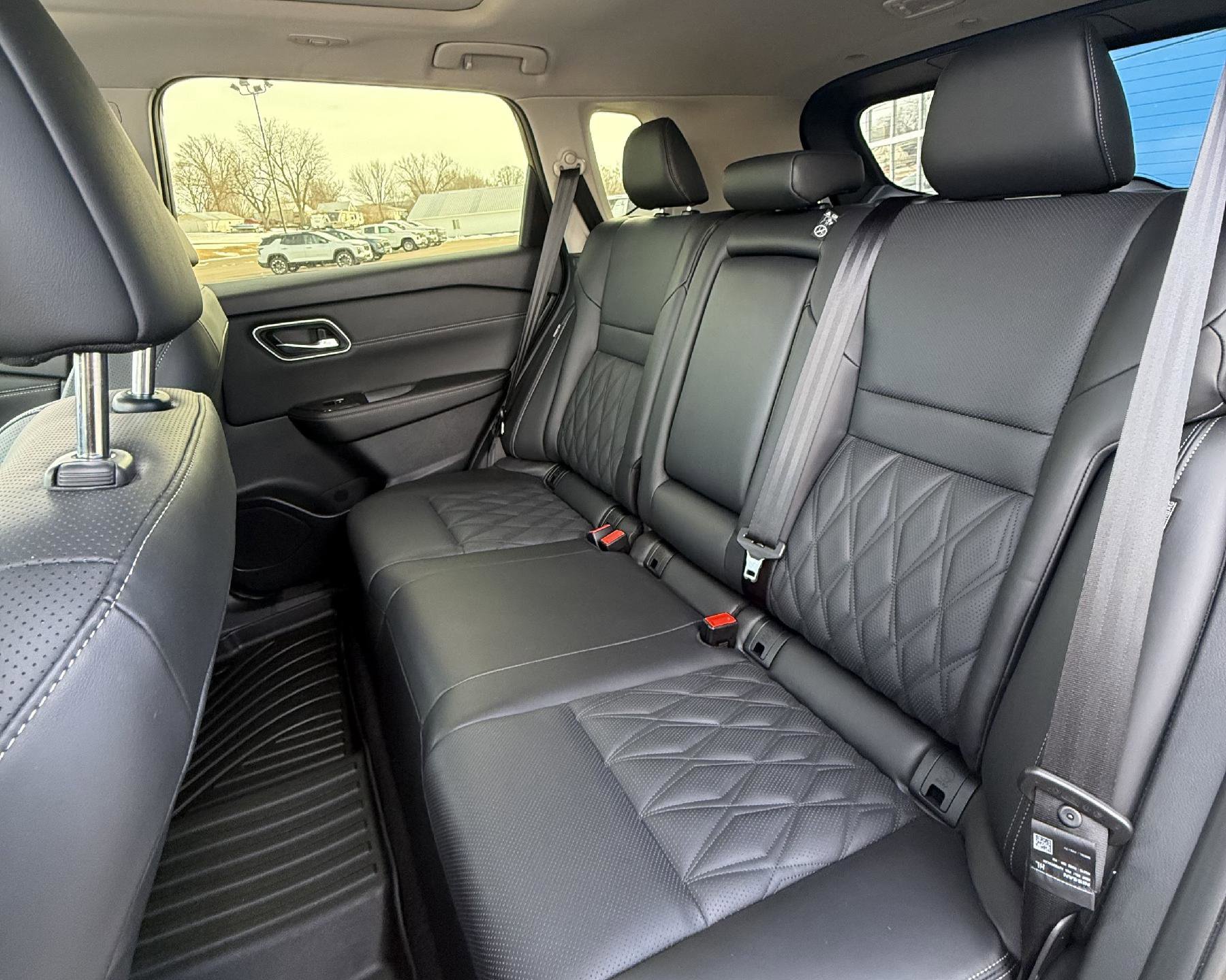 Used 2024 Nissan Rogue Platinum image 16