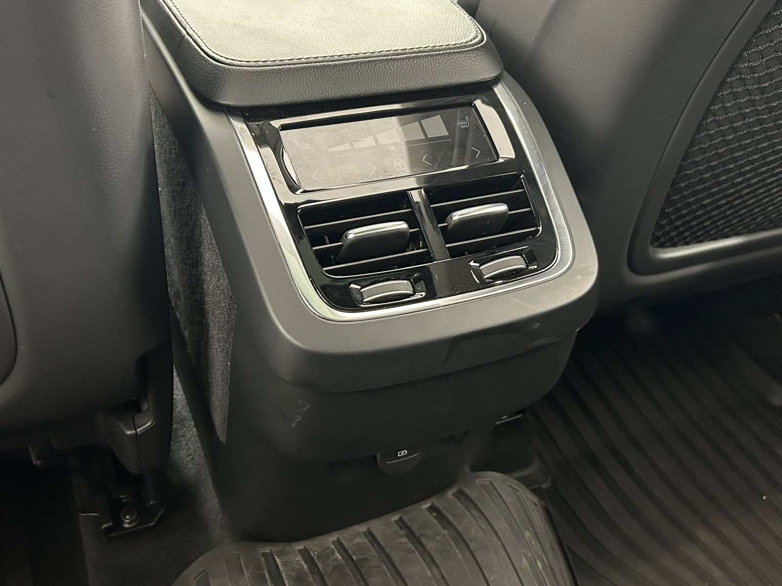 Used 2021 Volvo XC90 T5 Momentum w/ Climate Package image 35