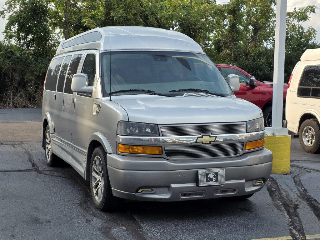 Used 2021 Chevrolet Express 2500 LS w/ Enhanced Convenience Package RWD image 16