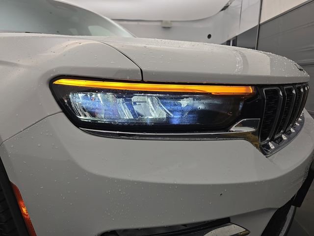 Used 2023 Jeep Grand Cherokee Limited image 13
