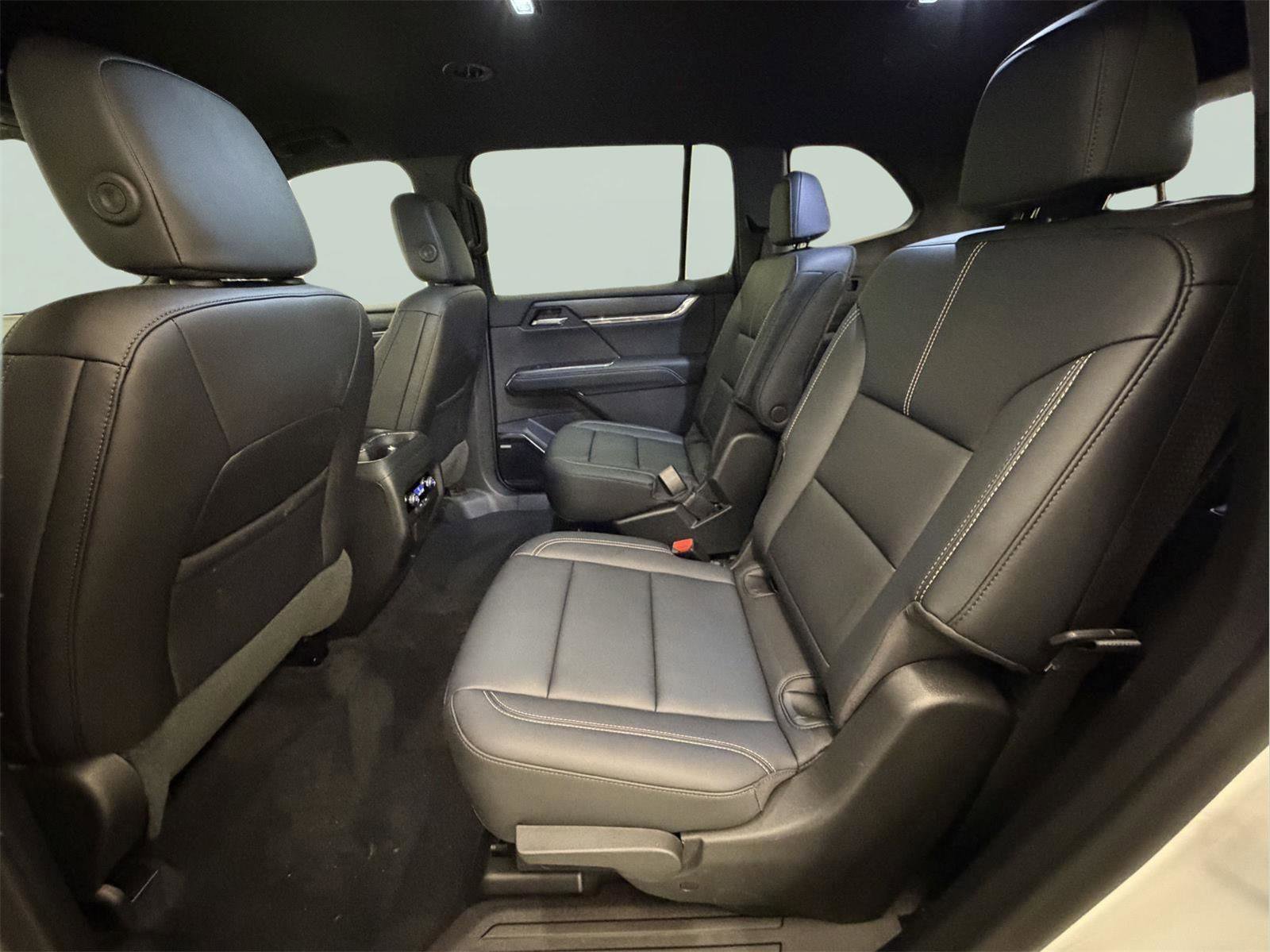 Used 2024 GMC Acadia Elevation image 28