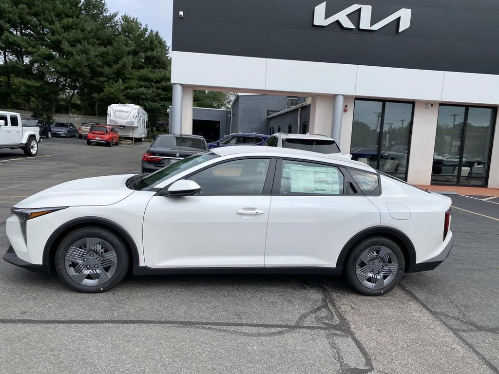New 2026 Kia K4 FWD image 2