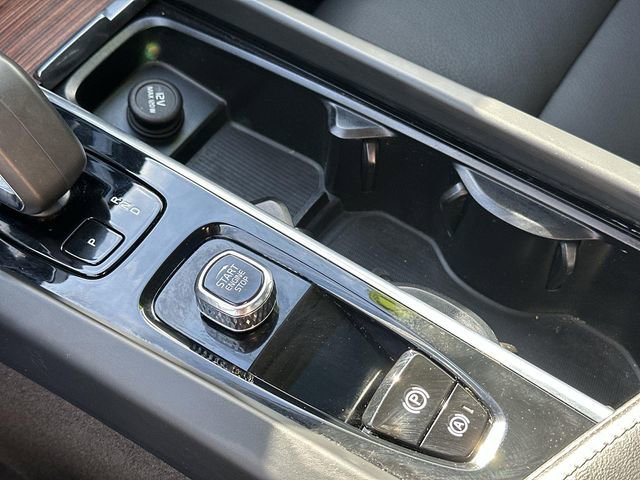 Used 2023 Volvo XC60 B5 Plus image 41