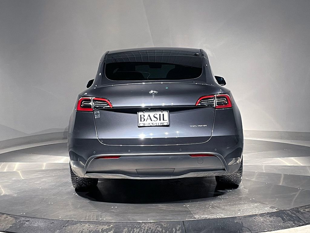 Used 2021 Tesla Model Y Long Range image 12