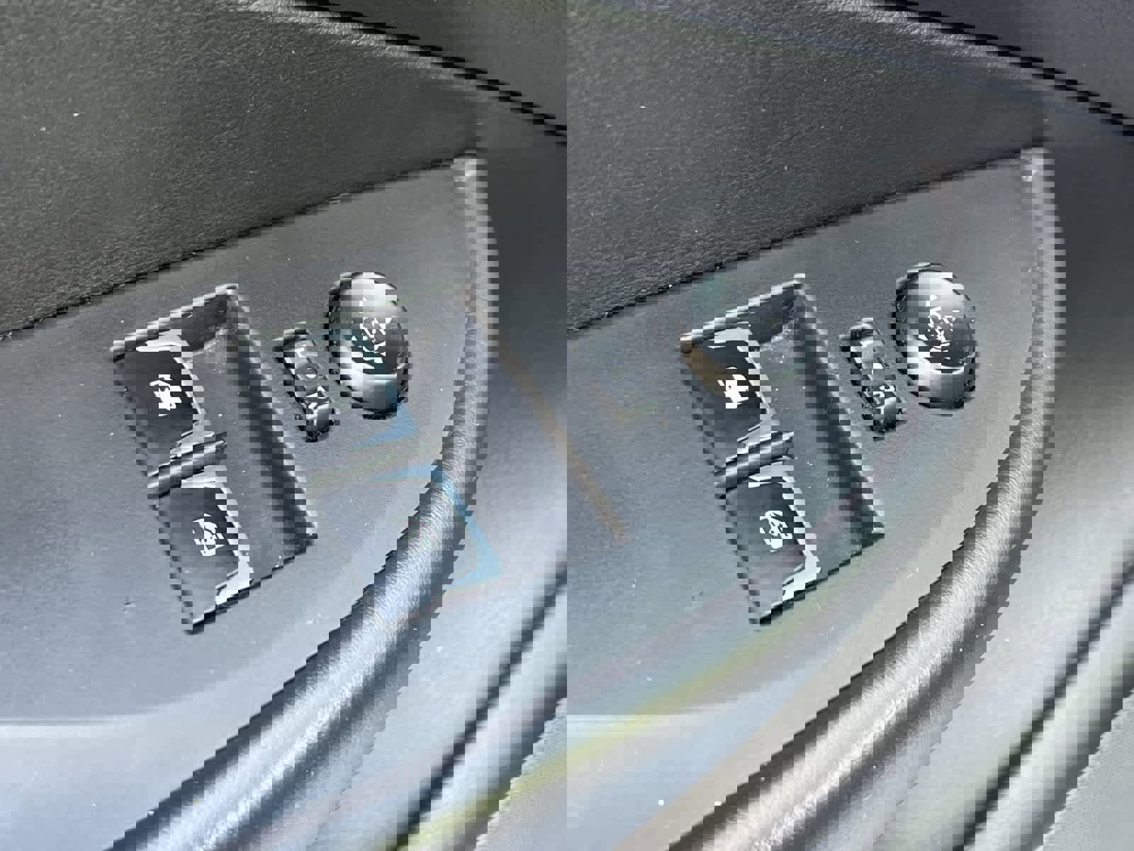 Used 2014 Cadillac ELR w/ Luxury Package image 13