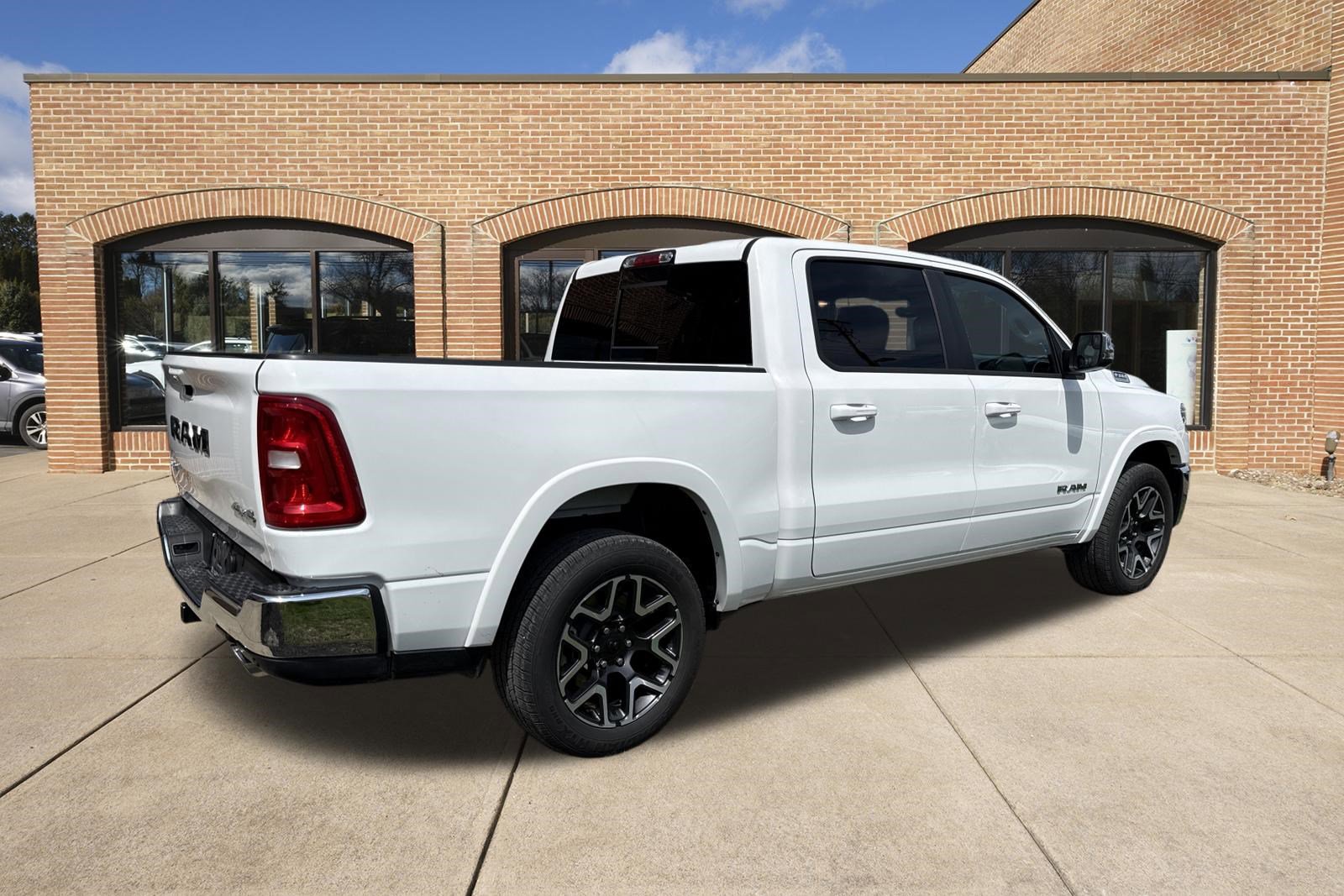 Used 2026 RAM 1500 Laramie AWD/4WD image 3