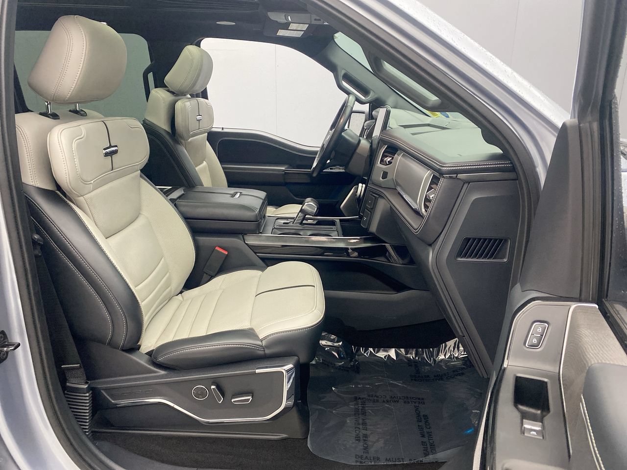 Used 2022 Ford F150 Lightning Platinum AWD/4WD image 25