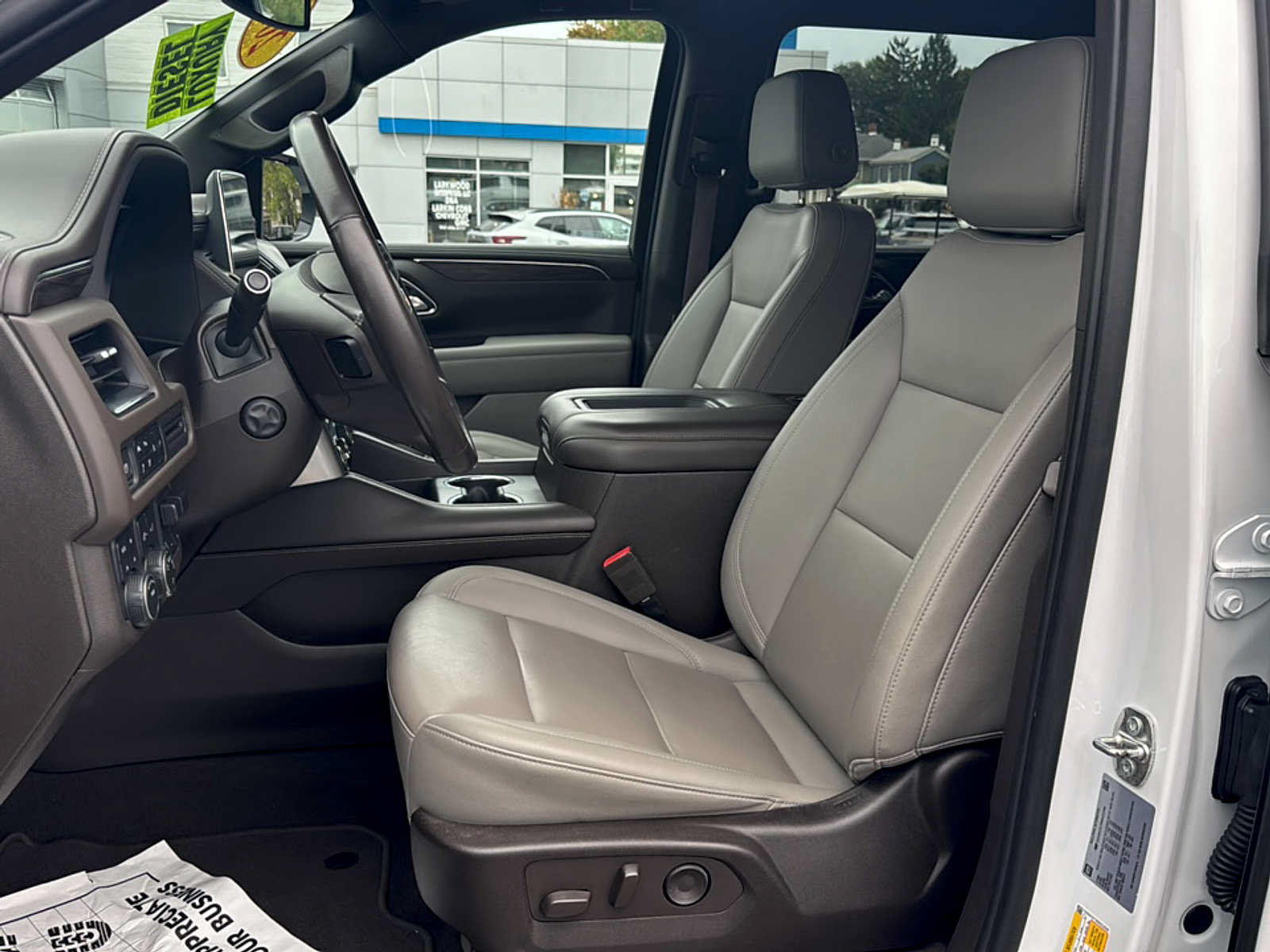 Used 2022 Chevrolet Suburban LT w/ Luxury Package AWD/4WD image 6