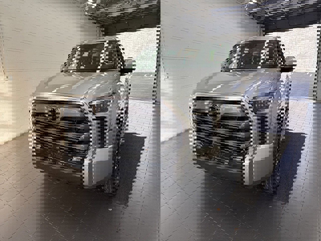 Used 2024 Toyota Tundra Limited image 3