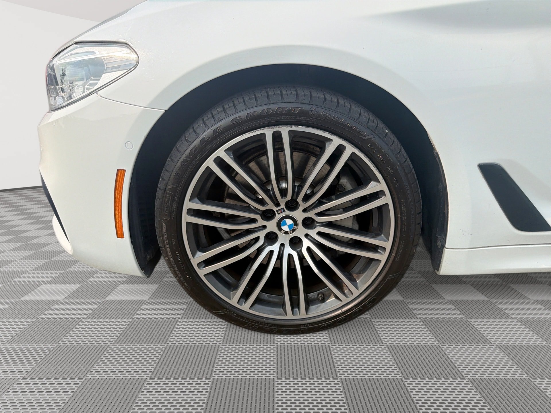 Used 2018 BMW 530i xDrive w/ M Sport Package AWD/4WD image 19