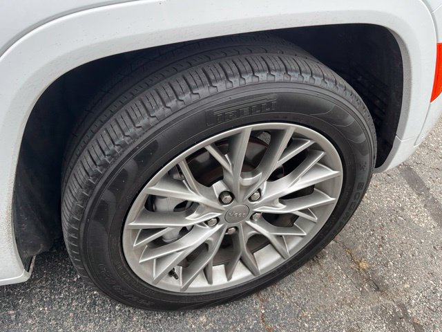 Used 2025 Jeep Grand Cherokee Summit AWD/4WD image 4