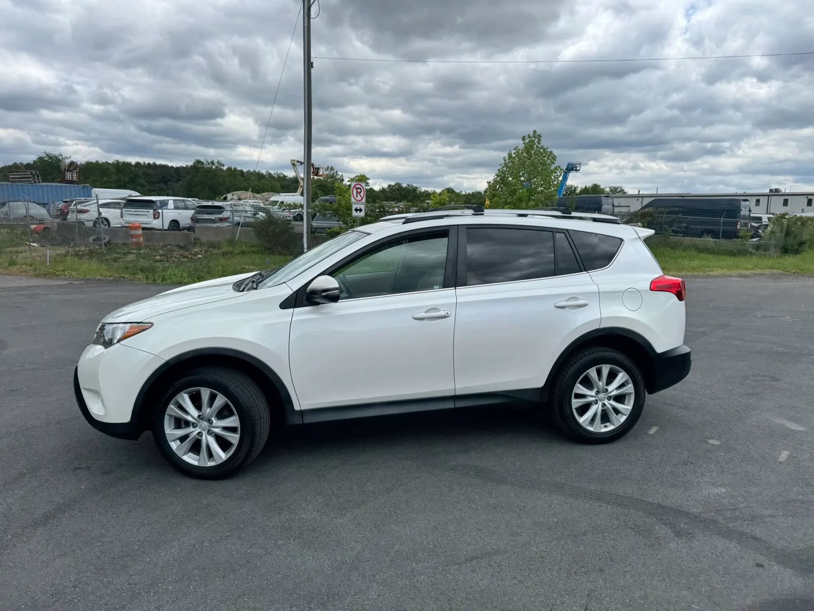 Used 2013 Toyota RAV4 Limited AWD/4WD image 23