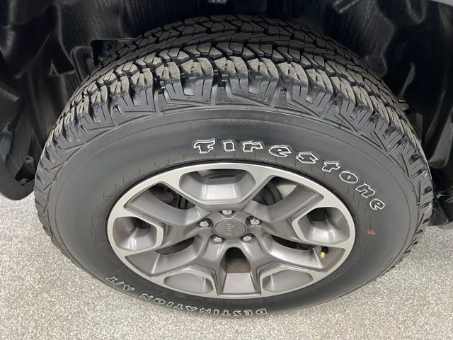 Used 2020 Jeep Cherokee Trailhawk w/ Technology Group image 15