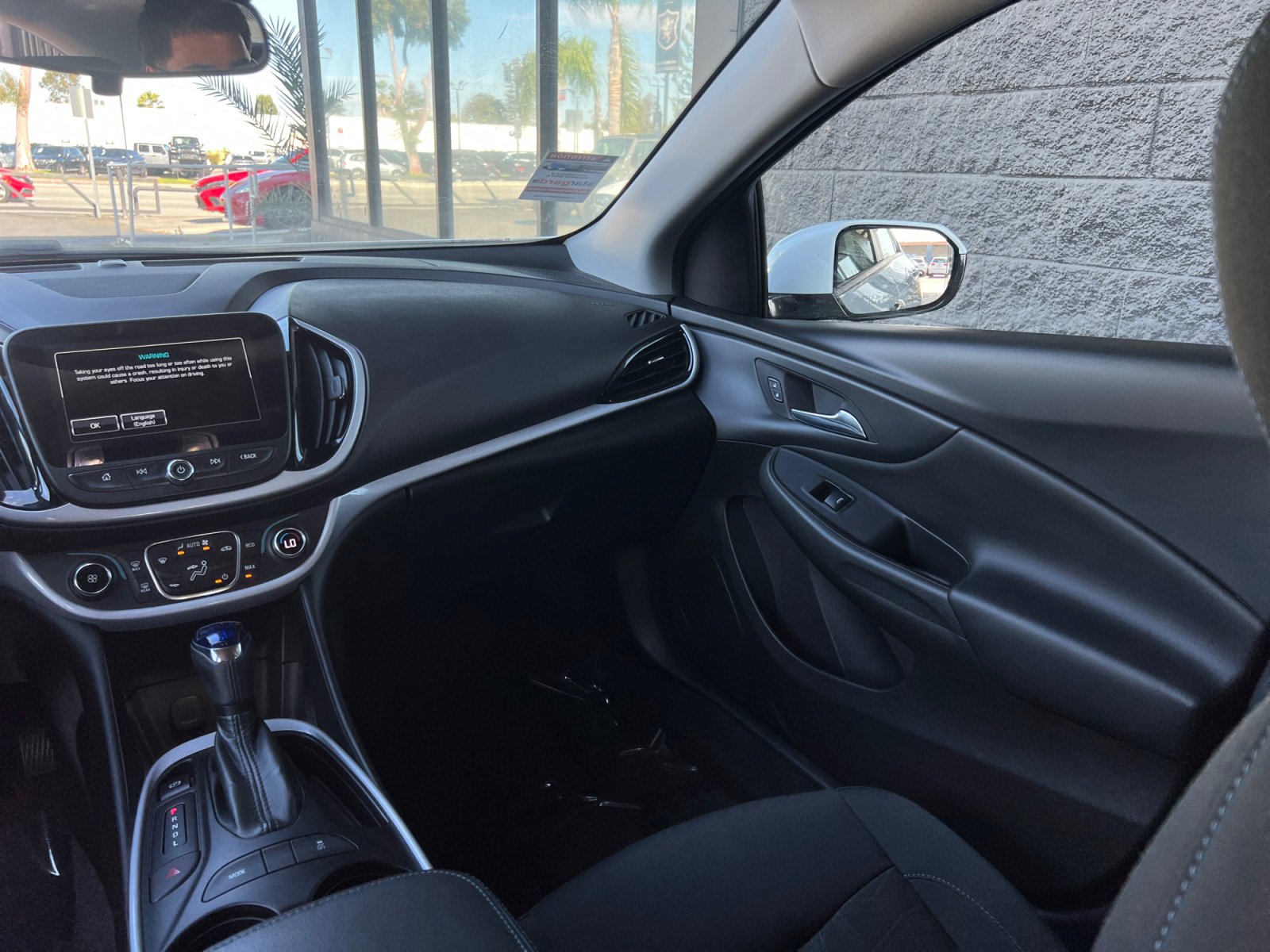 Used 2017 Chevrolet Volt LT FWD image 22