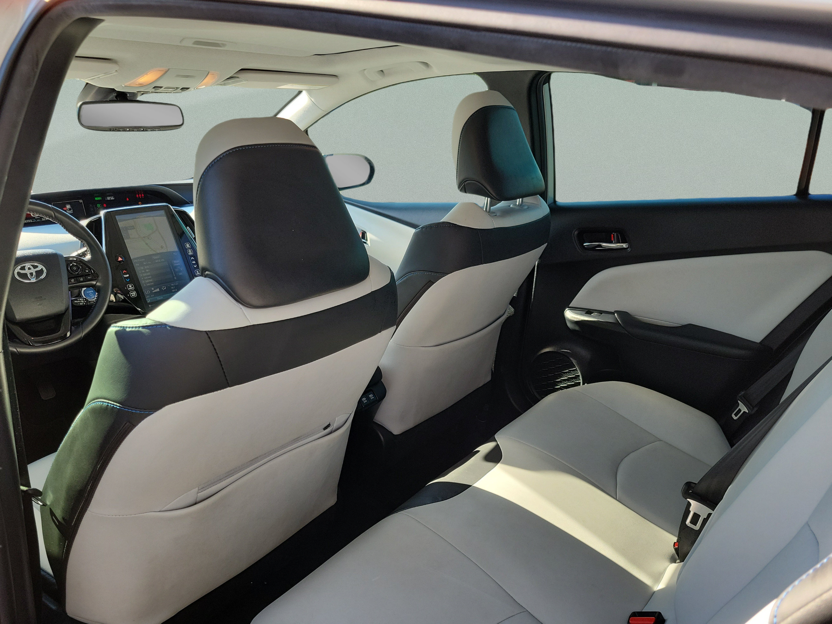 Used 2020 Toyota Prius Limited w/ Premium Convenience Package FWD image 22