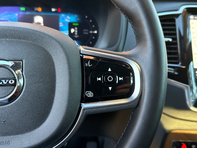 Certified 2025 Volvo XC90 T8 Plus AWD/4WD image 12